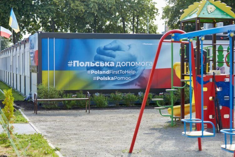 Польские власти открыли временный модульный городок в Буче
