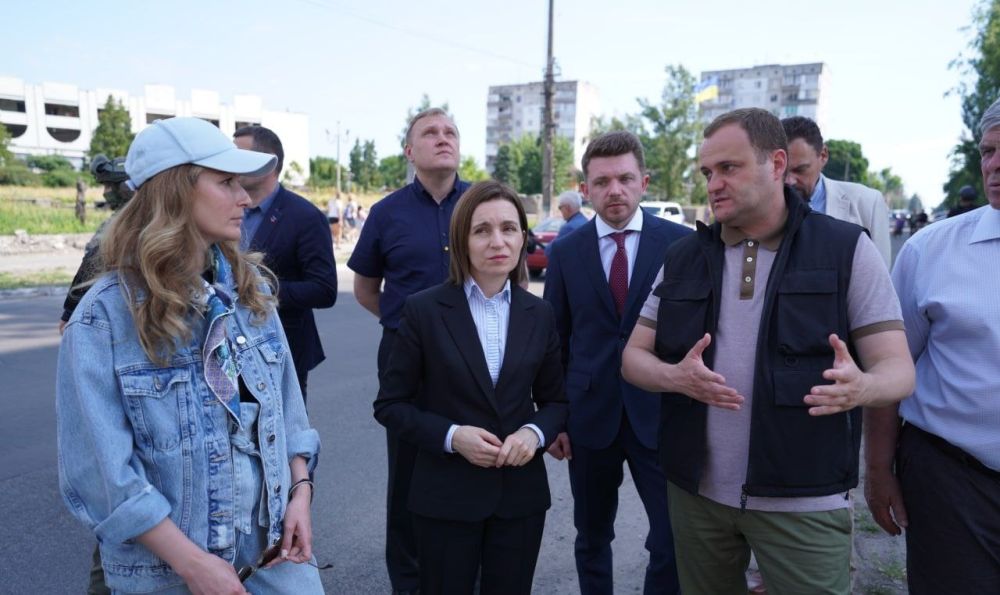 Президент Молдавии Майя Санду прибыла на Украину, где посетила Бородянку, Бучу и Ирпень