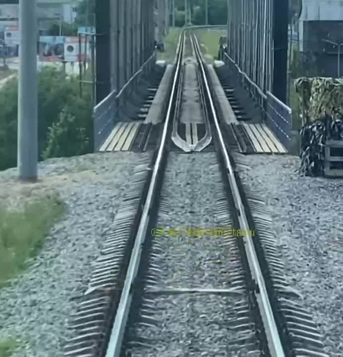 Восстановленный железнодорожный мост в Ирпень, подорванный в самом начале СВО украинскими силами