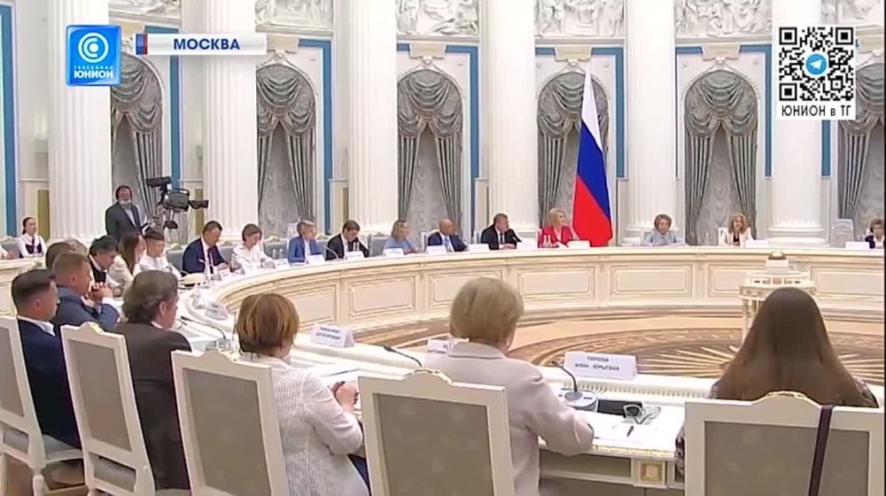 «Киев кровавым образом украл 8 лет счастливой жизни у детей Донбасса!» - Представители ДНР в Кремле