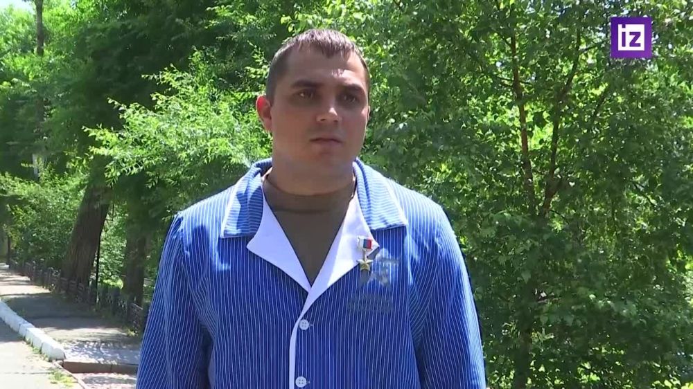 Командир десантно-штурмового батальона отдельной бригады морской пехоты Тихоокеанского флота майор Сергей Кузьминчук, получивший звание Героя России, проходит реабилитацию после ранения