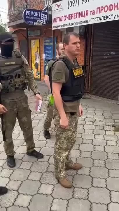 Обухов в Киевской области: военные проводят облаву на любителей азартных игр для раздачи им повесток