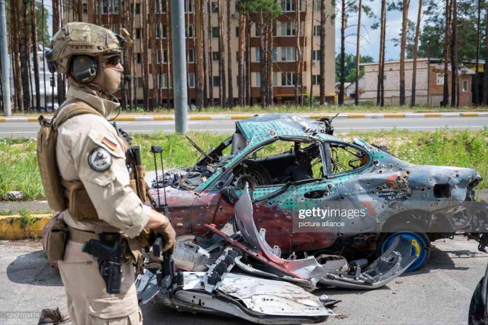 Бойцы немецкого спецподразделения BKA-ASE (Bundeskriminalamt - Auslands und Spezialeinstze) в Ирпени