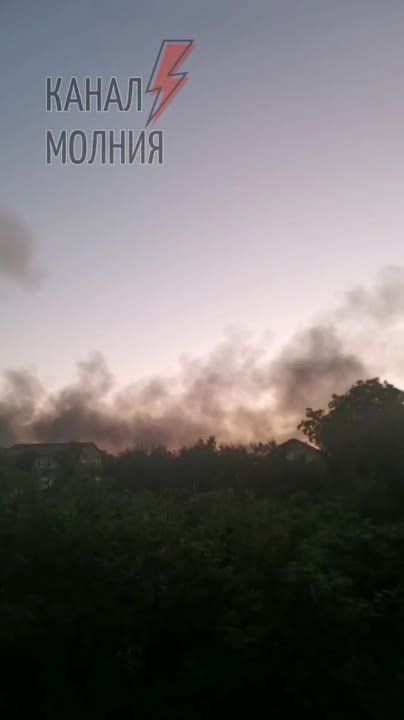 Киев прилет в районе Вышгорода Вероятно горит один из обьектов УГИЛовцев