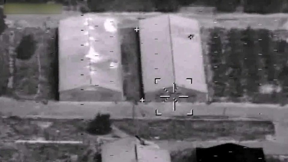 Российские военные уничтожили три пункта управления неонацистов и шесть складов с боеприпасами