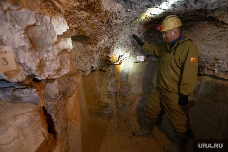 Пасечник: Киев затопил шахты на территориях ЛНР