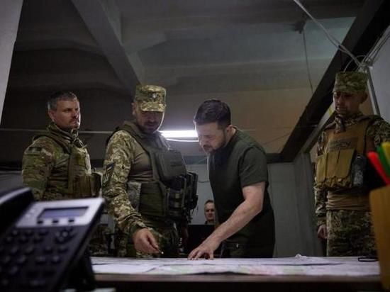 Зеленский обратился к жителям Крыма на фоне взрывов на полуострове
