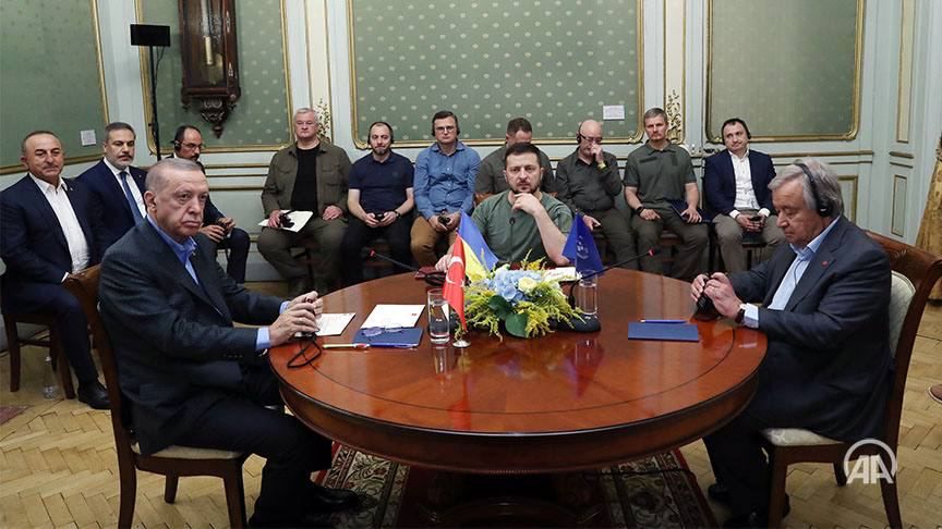 Трехсторонние переговоры с участием президентов Турции и Украины Реджепа Тайипа Эрдогана, Владимира Зеленского и генерального секретаря ООН Антониу Гутерриша начались во Львове в районе 17:00 мск — телеканал TRT