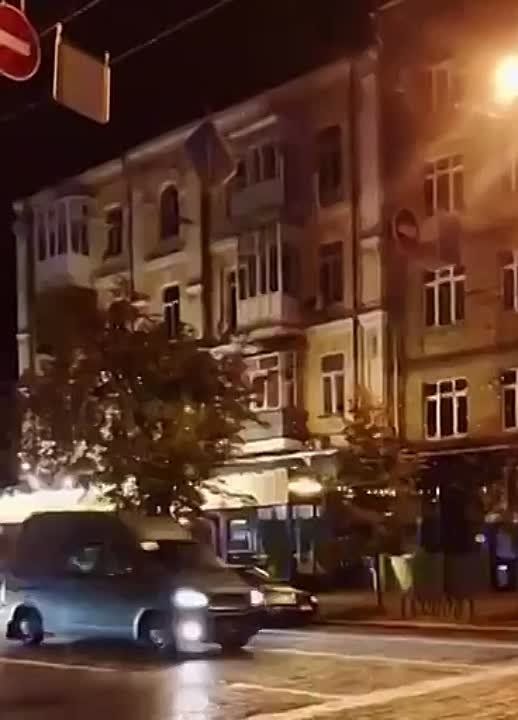 Юрий Котенок: Киев — огромная колонна машин скорой помощи