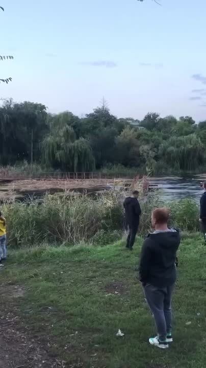 После удара по цели в Кривом Роге в реке Ингулец поднялась вода и снесла понтонные переправы через Ингулец