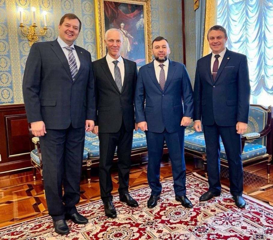 У Зеленского отреагировали на фото глав освобождённых территорий от Киевского режима и принявшие решение отделения от Украины и присоединения к России - ДНР, ЛНР, Херсонской и Запорожской областях