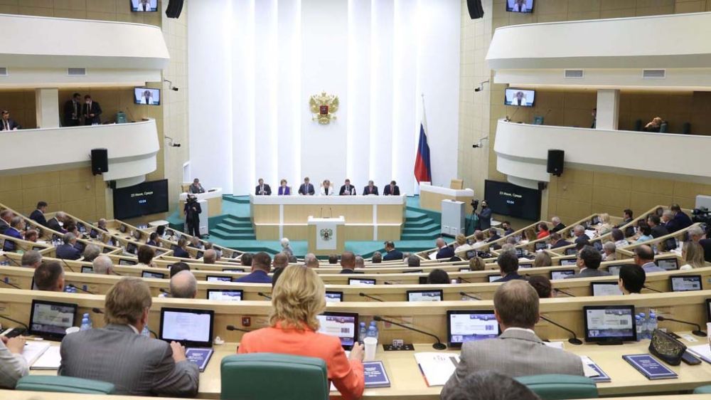 Совфед ратифицировал договоры о принятии в состав России четырех регионов || Итоги дня 04.10.2022