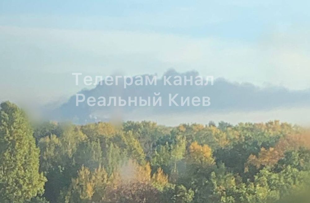 Бровары, валит столб дыма