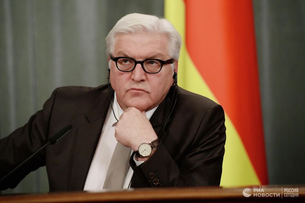 Штайнмайер отменил поездку в Киев по соображениям безопасности, пишут СМИ