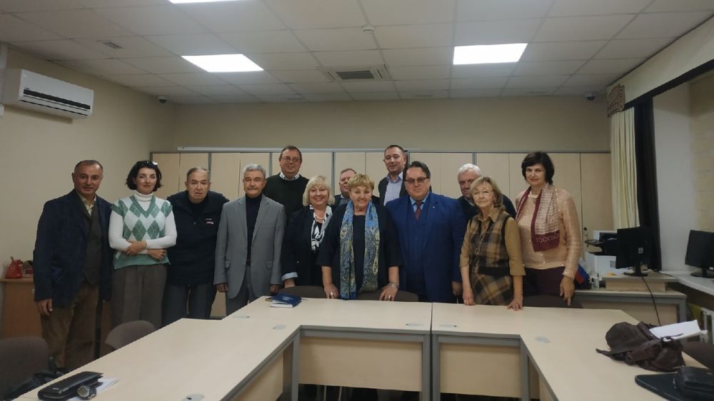 Олег Лобов провел первое заседание Общественного совета при Госкомархиве