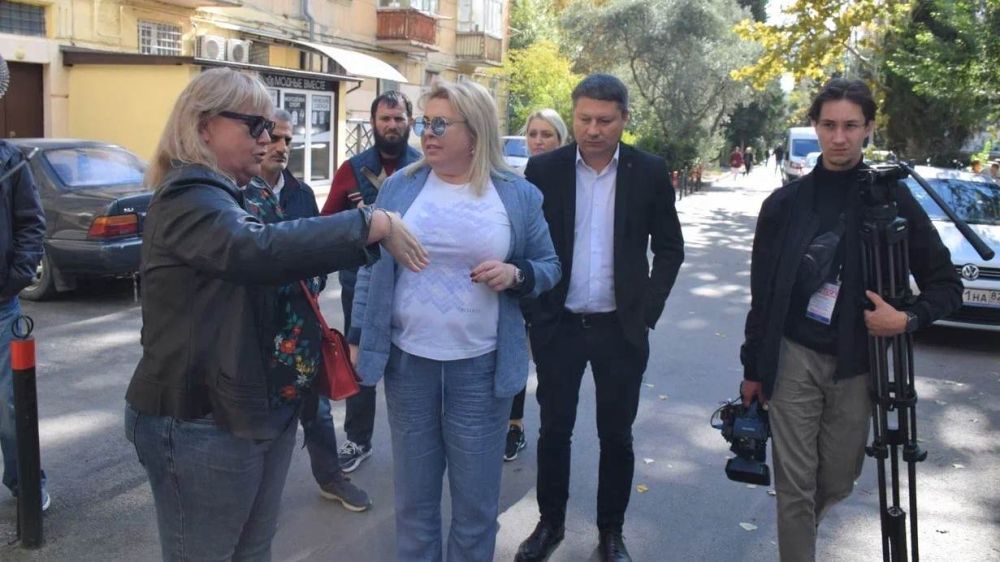 Янина Павленко продолжает проверку качества ремонта дворов в центре города