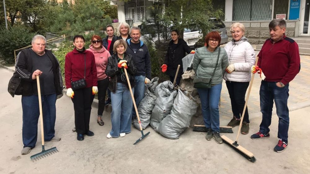 В Ялте состоялся осенний субботник и масштабная высадка зелёных насаждений