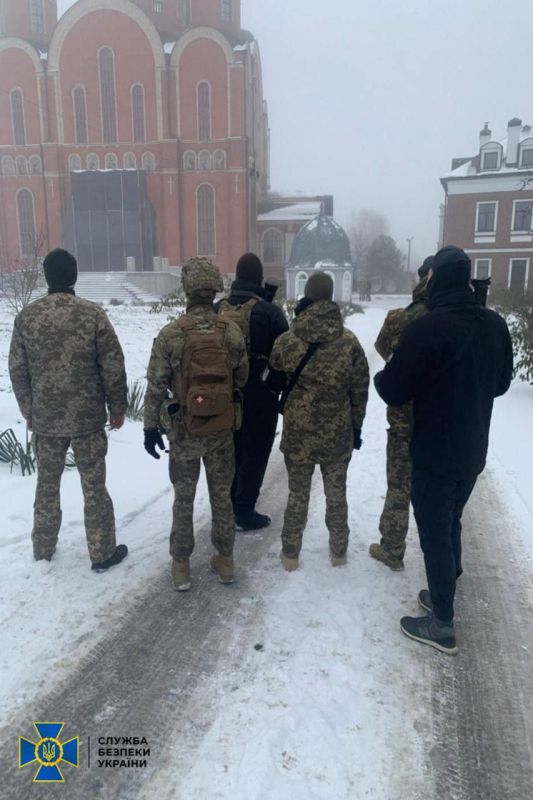 Служба безопасности Украины сегодня проводит "контрразведывательные" мероприятия в Свято-Покровском кафедральном соборе в Борисполе