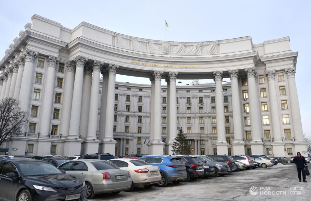 Французы набросились на Украину после слов Кулебы о России