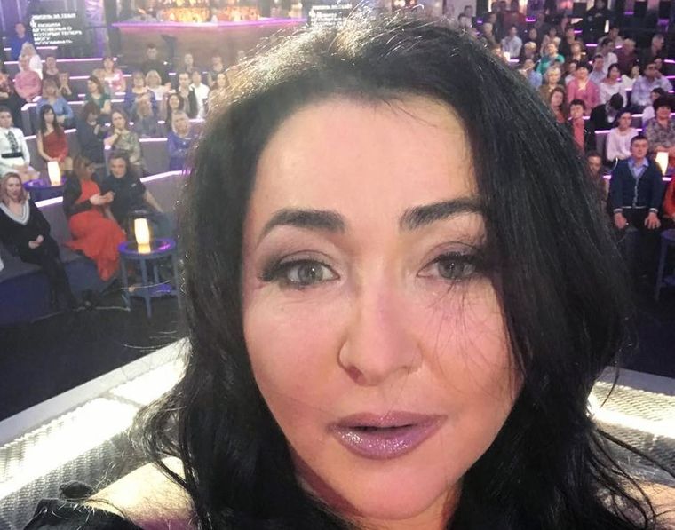 Лолита пожаловалась на пропавшую эрекцию из-за наказания Зеленского. Видео