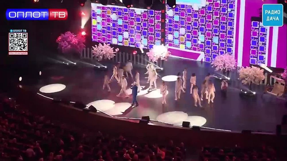 В полку «уехавших» прибыло: Смольянинов, Галкин и список Зеленского