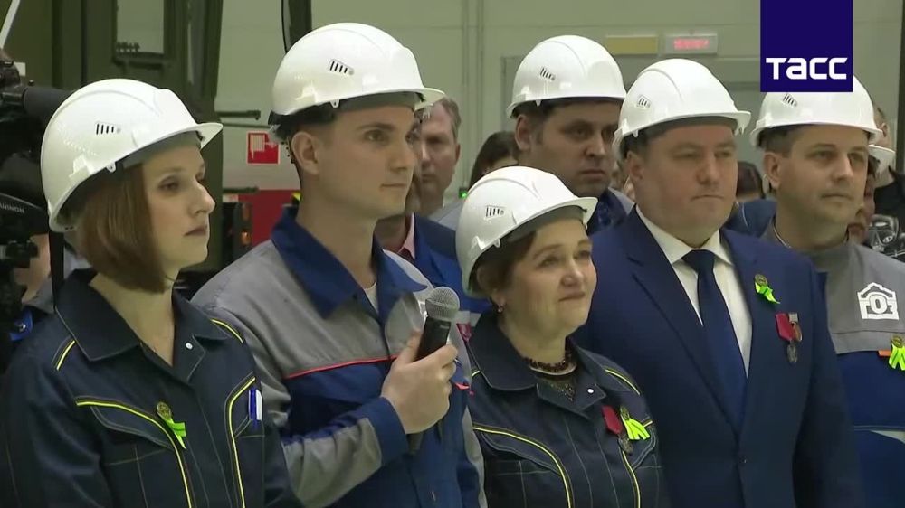 Владимир Путин на встрече с работниками Обуховского завода в Санкт-Петербурге заявил, что российские предприятия сейчас в состоянии производить то, что вчера еще не могли