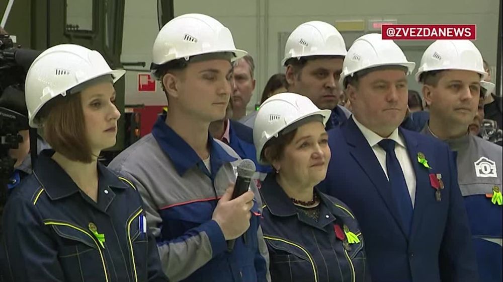 Владимир Путин посетил Обуховский завод, входящий в концерн воздушно-космической обороны "Алмаз-Антей"