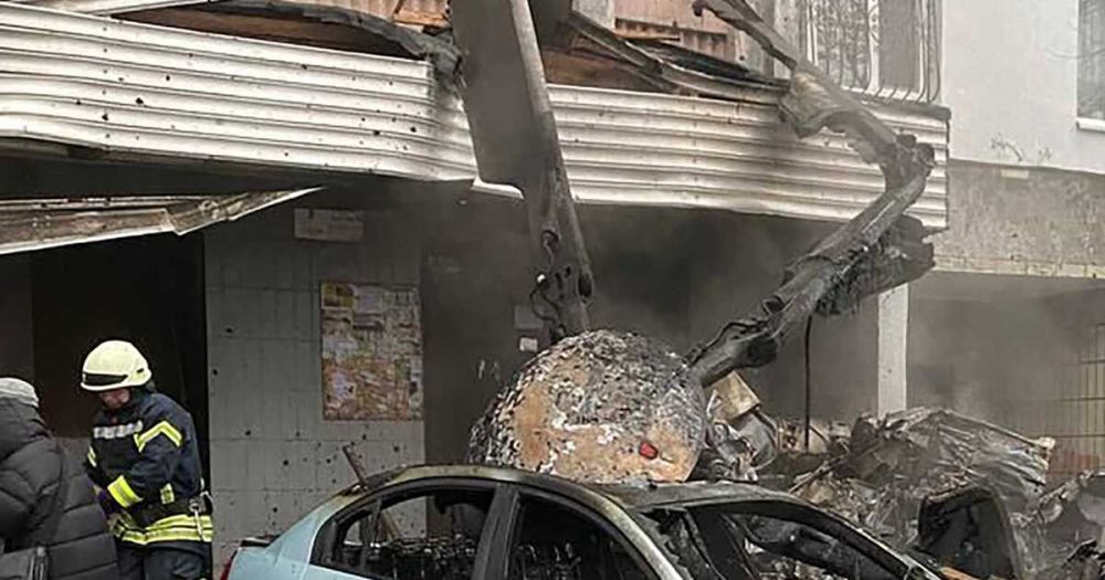 16 человек погибли при падении вертолета под Киевом