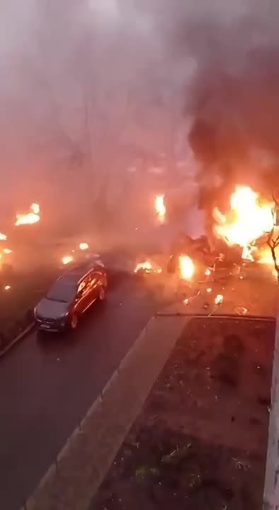 Появились новые кадры первых минут после падения вертолёта в Броварах
