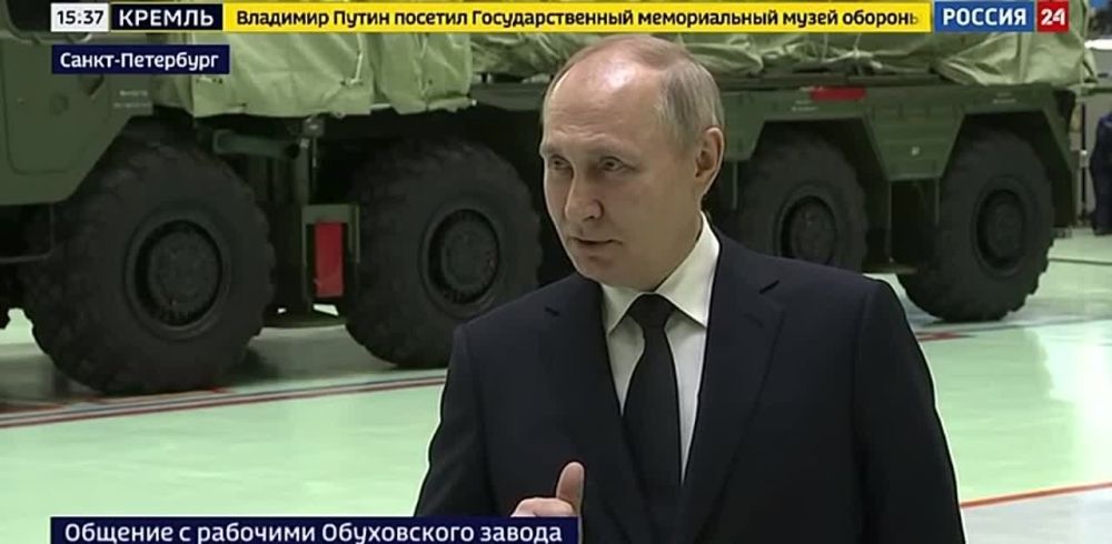 Владимир Путин на Обуховском заводе, входящий в концерн воздушно-космической обороны «Алмаз-Антей»: