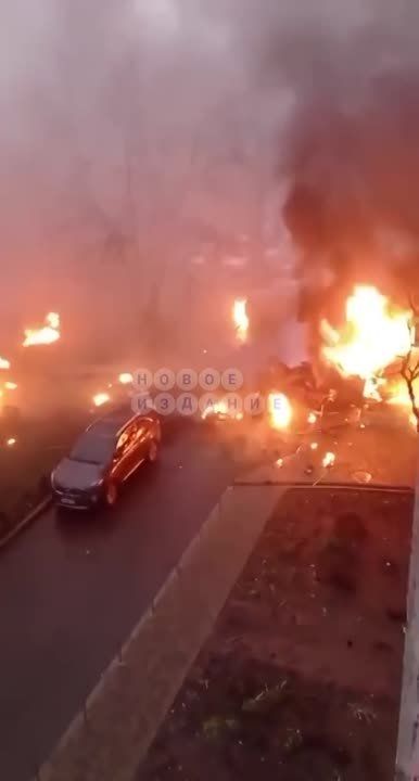 Кадры первых секунд после падения украинского вертолета на Бровары, Киевская область