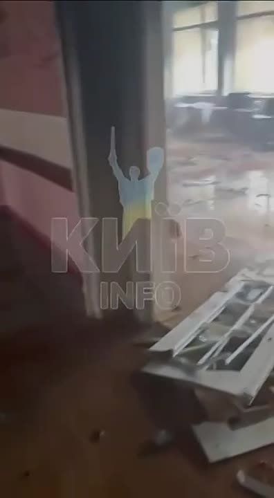 Появилось видео, как утверждается, снятое в детском саду в Броварах после падения вертолета