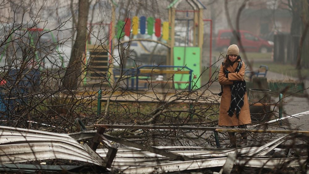В офисе Зеленского заявили, что упавший в Броварах вертолет летел в горячую точку