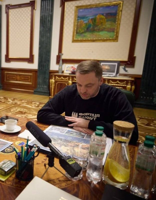 ФОРТЕЦЯ БАХМУТ. Последняя фотография разбившегося в Броварах главы МВД Украины Монастырского