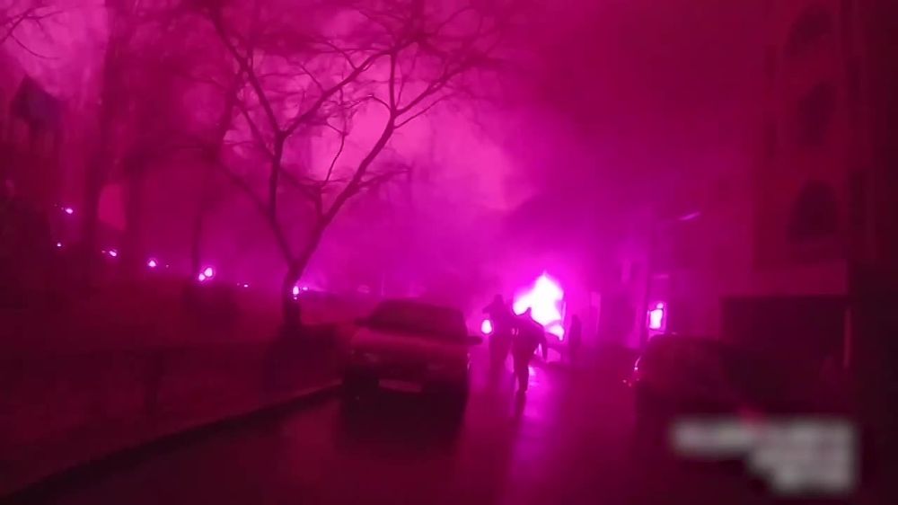 Новое видео из Броваров Киевской области, где рядом с детсадом рухнул вертолет