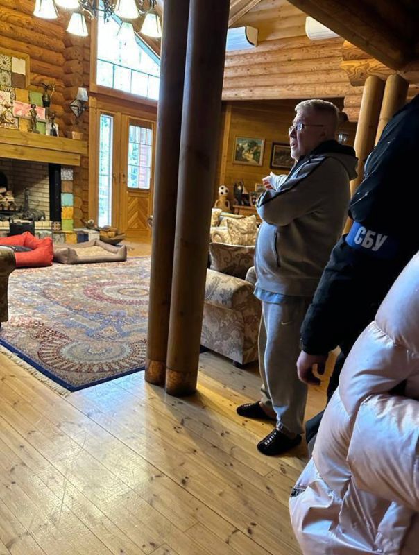 Украинские силовики обыскали дома олигарха Коломойского и экс-главы МВД Авакова