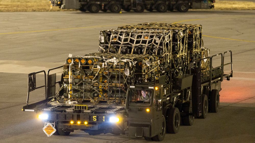 Bloomberg: � ����� ������ ������ ������� �� $2,2 ���� ��� ��������� ������ ������� ��������� ��� ���� HIMARS