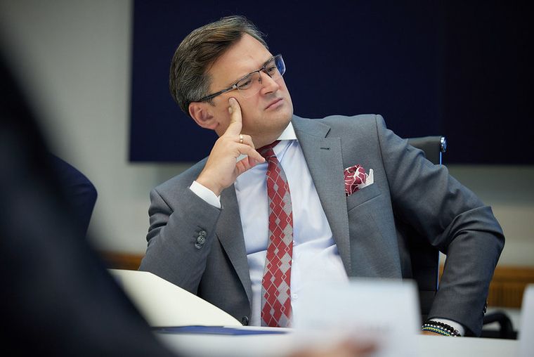 Кулеба заявил о подготовке к битве на двух фронтах