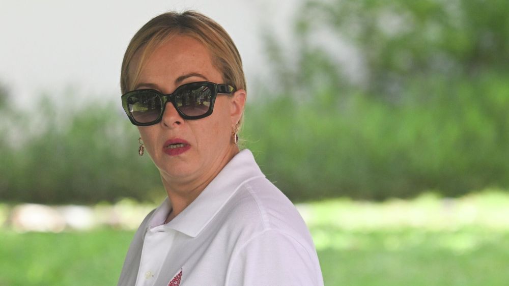 C цветами и экскурсией: итальянский премьер Мелони прибыла в Киев