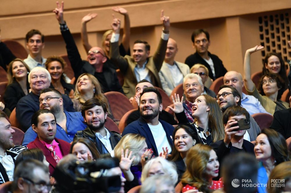 Сцена Орловой, Раневской и Куценко: театр для народа — имени Моссовета