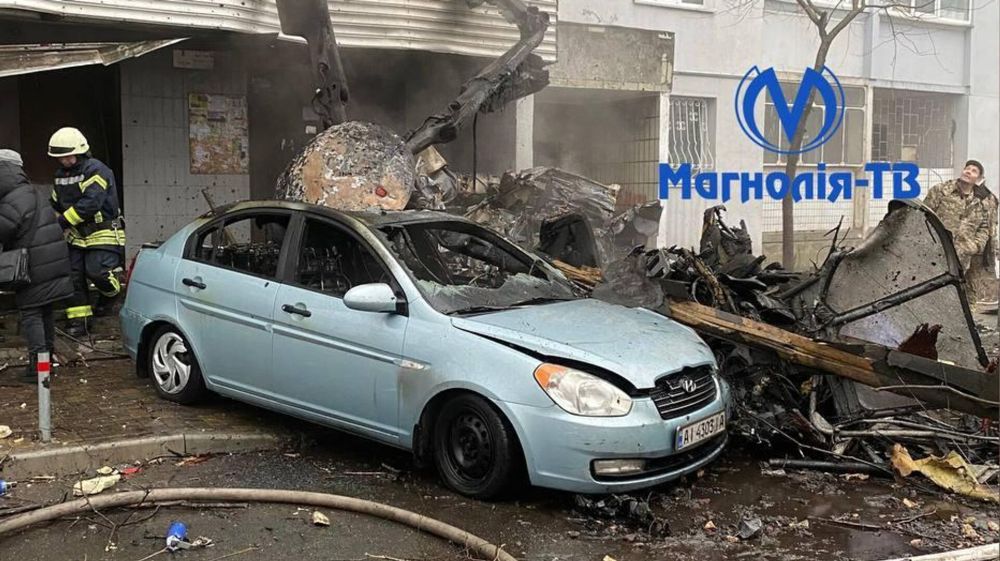 Пилот, вертолет, диверсия. МВД Украины не определилось с версией крушения вертолета в Броварах