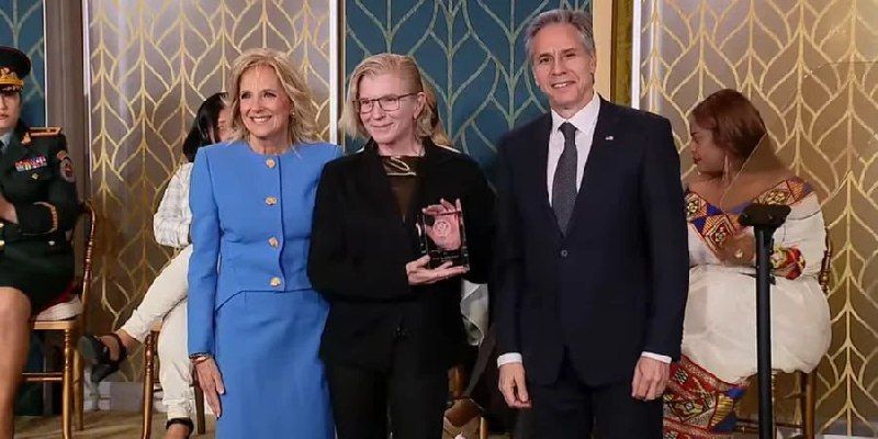 Юрий Котенок: В Вашингтоне наградили снайпера-детоубийцу Юлию Паевскую ("Тайру")