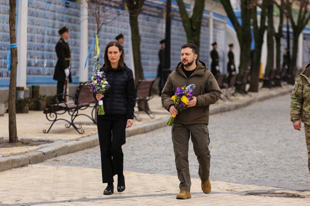 Премьер Финляндии Санна Марин, отметившаяся "пьяными вечеринками", сделала в Киеве странное заявление, удивившее остальное финское руководство