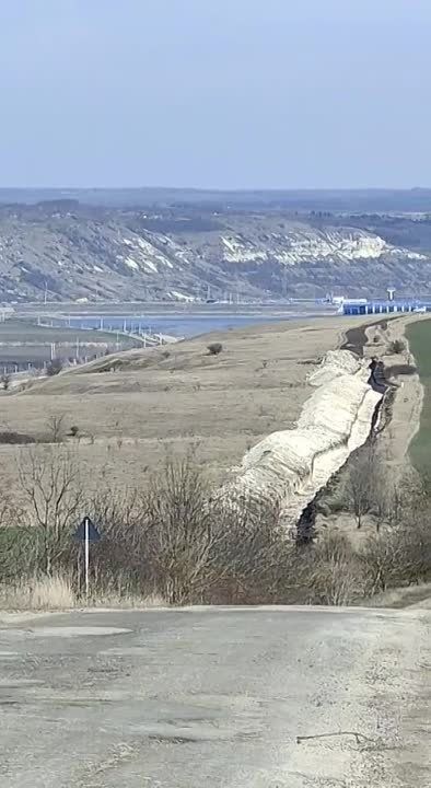 Траншеи, которые Киев вырыл на границе с Молдавией, оборонительные, заявили в Кишинёве