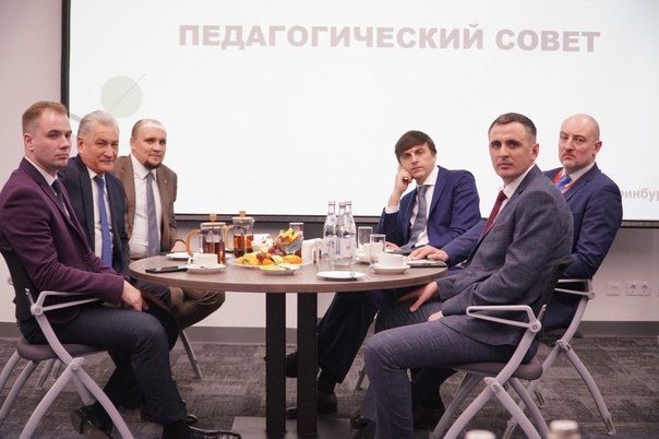 Развитие системы профориентации стало темой встречи министра просвещения с педагогами-наставниками проекта «Билет в будущее»