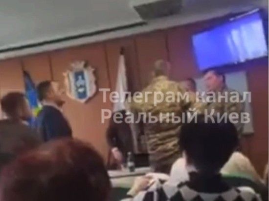 Сын мэра украинского города ударил военного и попал на видео