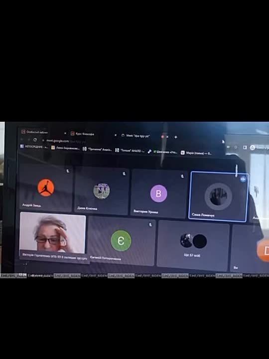 Украинского преподавателя по философии отстранили за русский язык