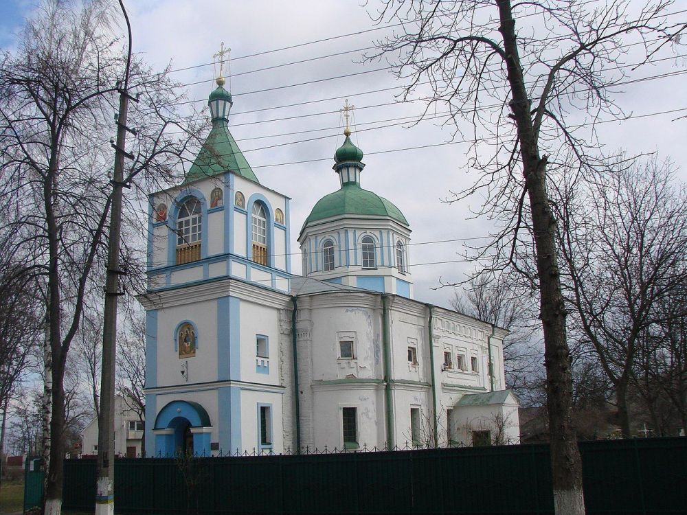 В Переяславе Киевской области раскольническая ПЦУ без суда решила отобрать у канонической УПЦ Свято-Троицкий (фото 1) и Свято-Успенский (фото 2) соборы