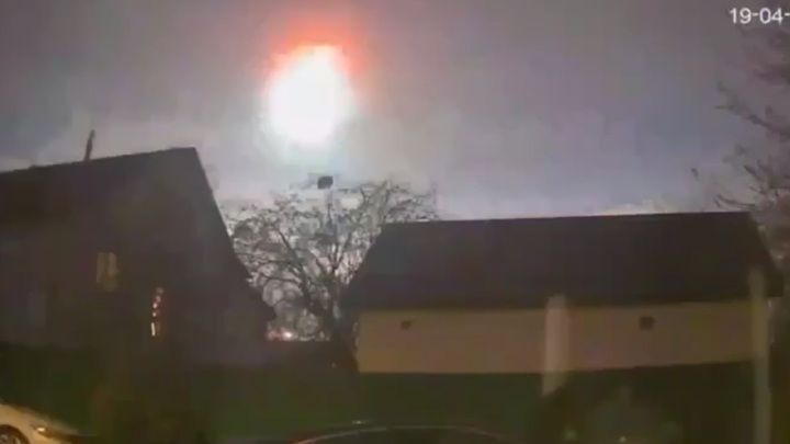 В Киевской области были слышны взрывы и видны яркие вспышки в небе