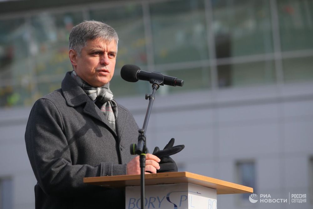 Посол Украины в Лондоне потребовал от НАТО умолять Киев